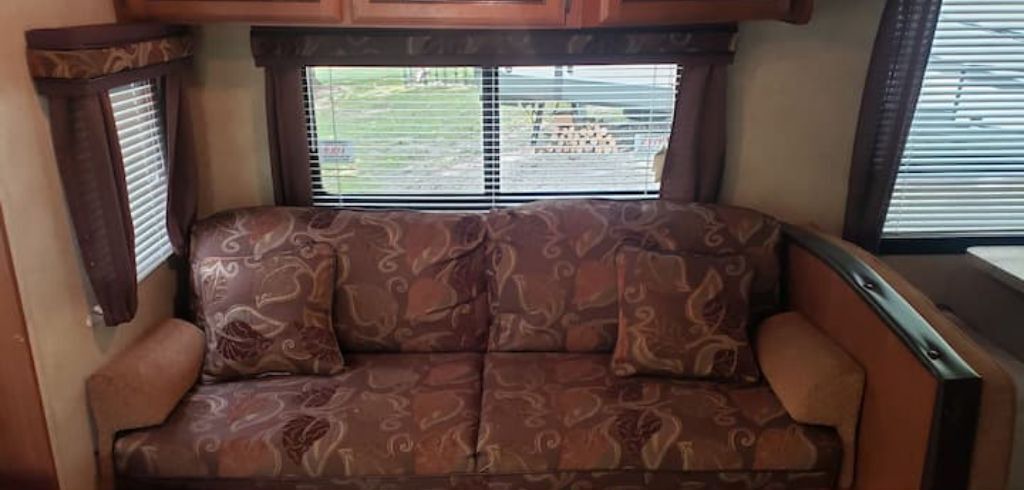 Photo of Livingroom in Jones Mills