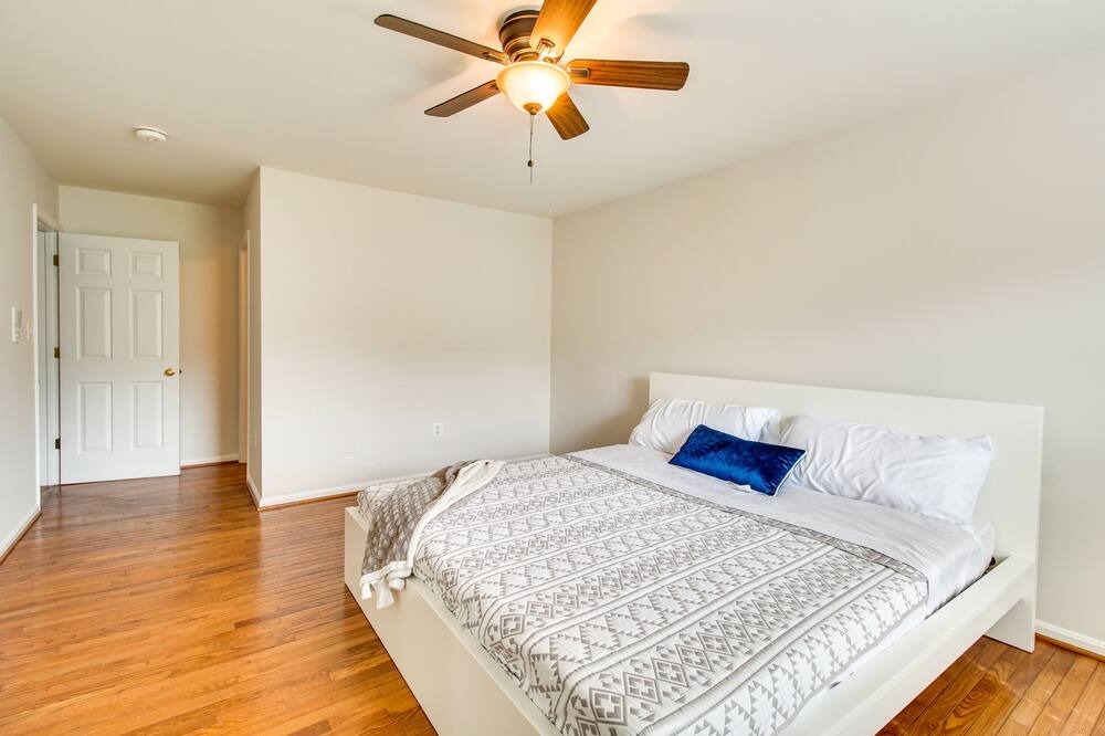 Photo of Bedroom in Lorton