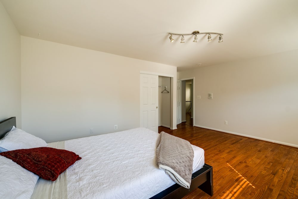 Photo of Bedroom in Lorton