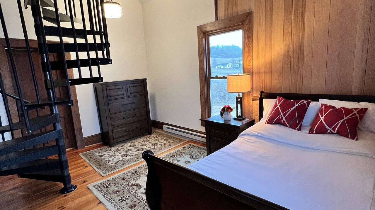 Photo of Bedroom in Monterey