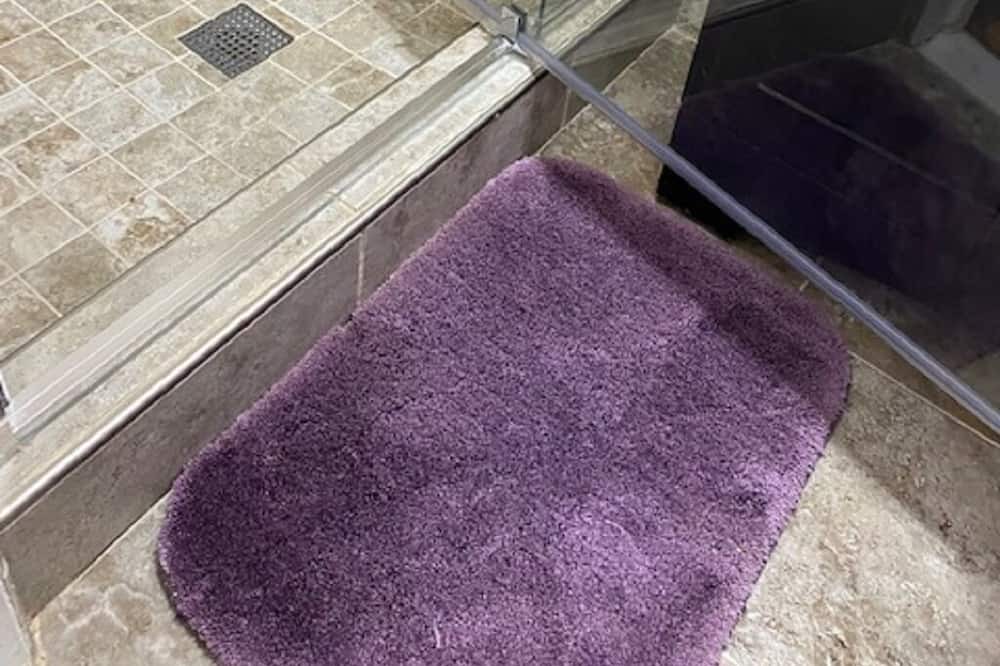 Photo of Bathroom in Aspen Hill