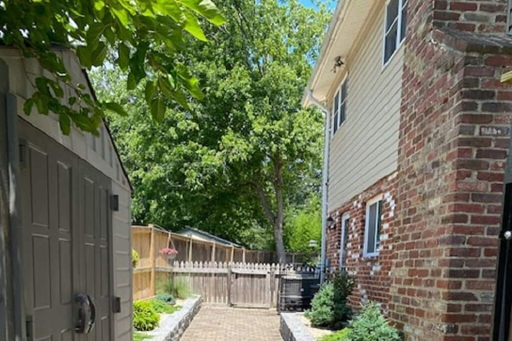 Photo of Outdoor in Aspen Hill