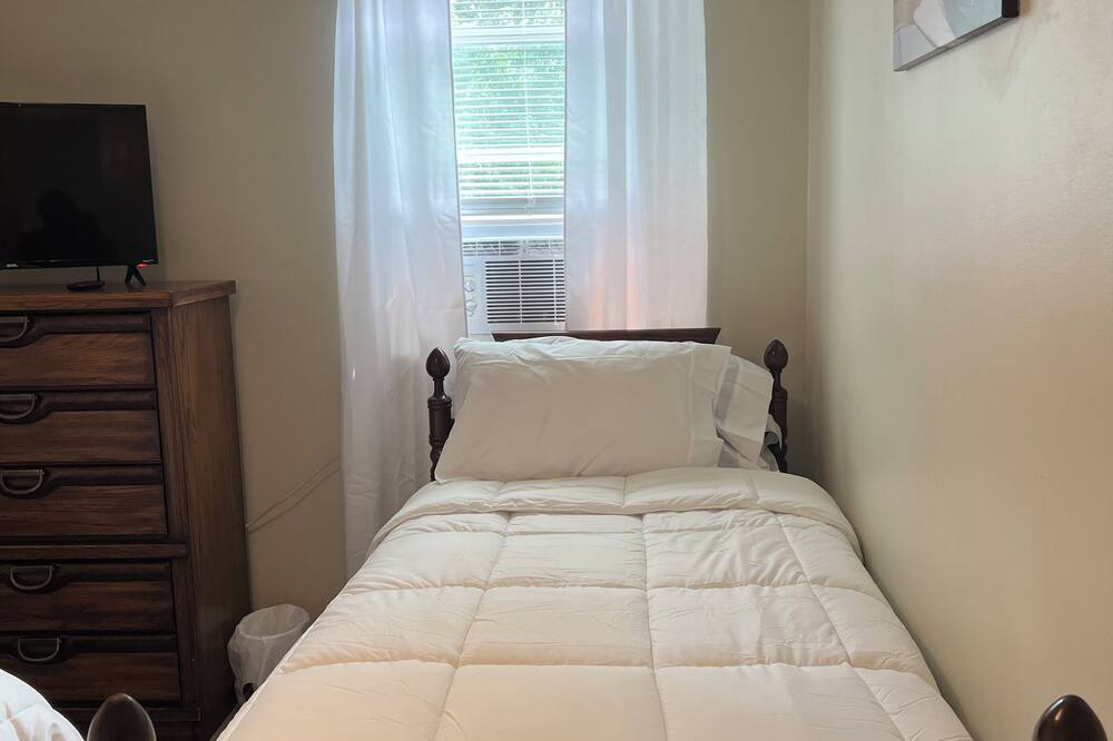 Photo of Bedroom in Glenolden