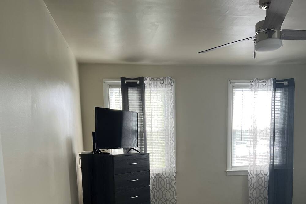 Photo of Bedroom in Glenolden