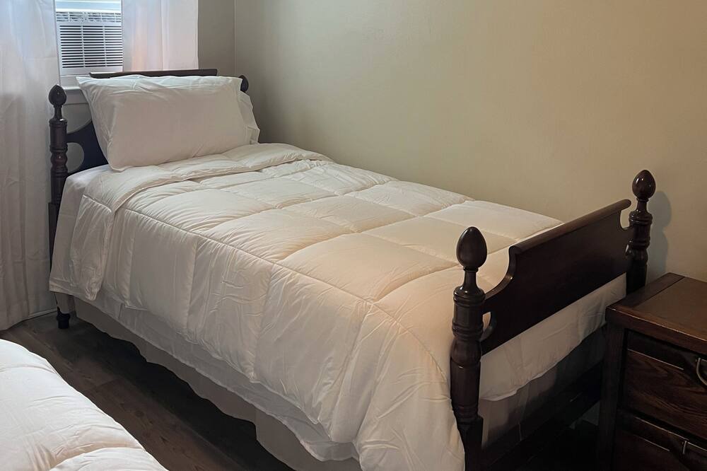 Photo of Bedroom in Glenolden