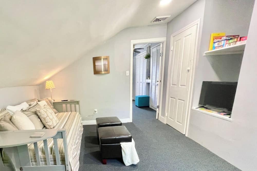 Photo of Livingroom in Burlington