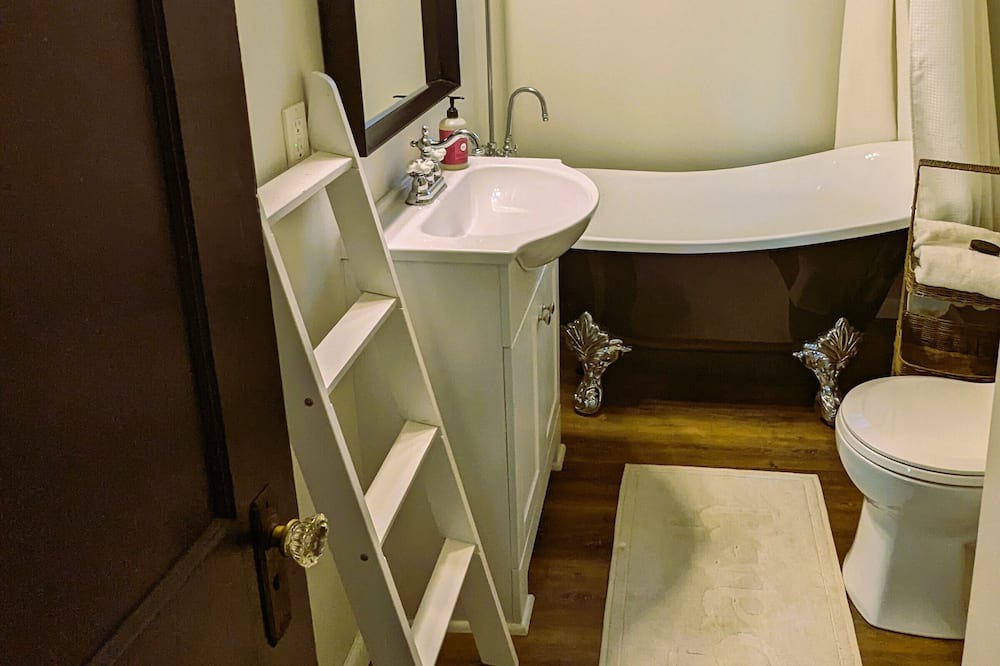 Photo of Bathroom in Greensburg