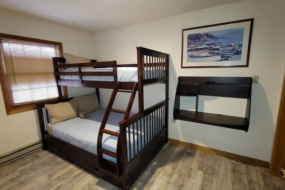 Photo of Bedroom in Pocono Mountain Lake