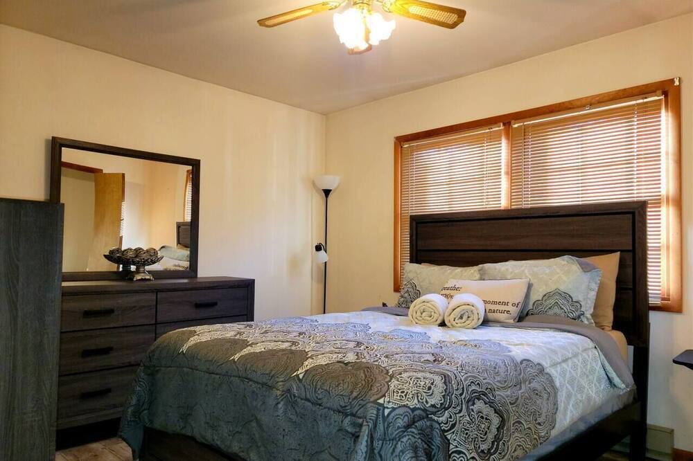 Photo of Bedroom in Pocono Mountain Lake