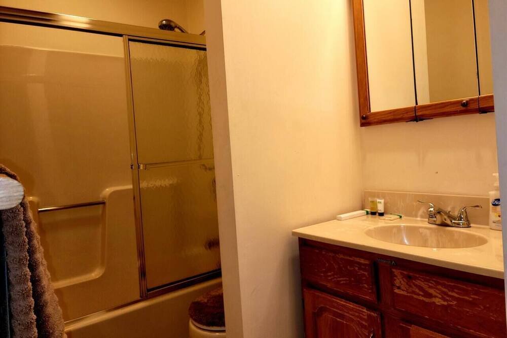 Photo of Bathroom in Pocono Mountain Lake