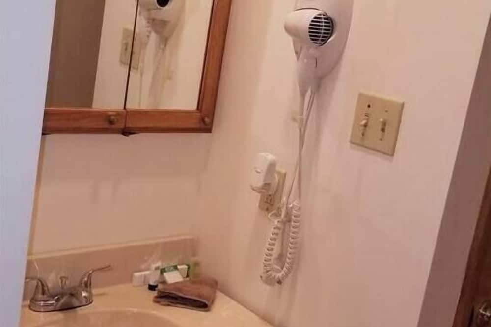 Photo of Bathroom in Pocono Mountain Lake