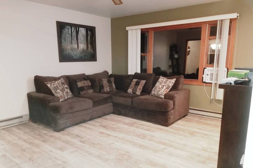 Photo of Livingroom in Pocono Mountain Lake