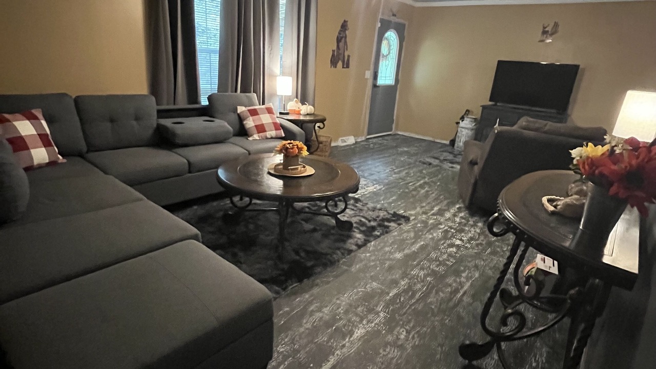 Photo of Livingroom in Red Jacket