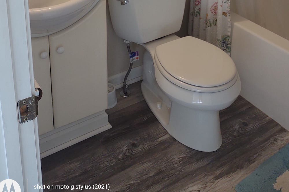 Photo of Bathroom in Lake Milton