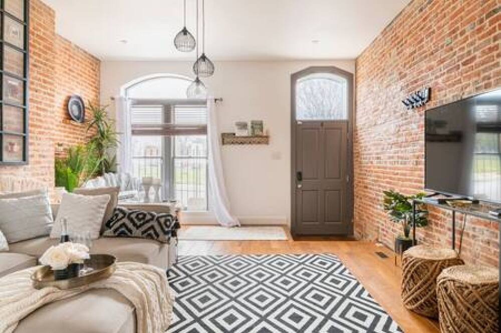 Photo of Livingroom in Downtown Baltimore