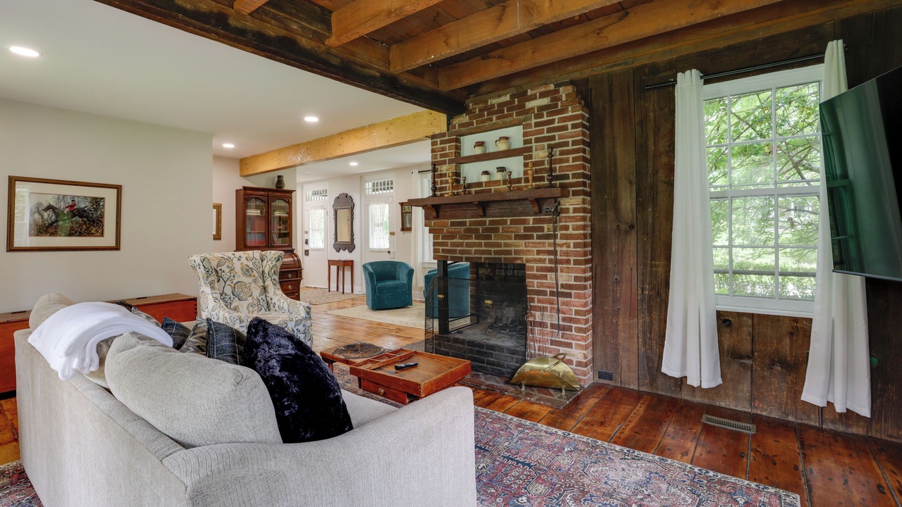 Photo of Livingroom in Erwinna