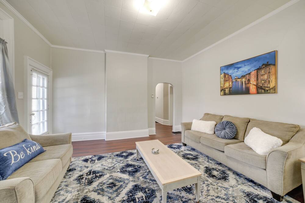 Photo of Livingroom in Uniontown