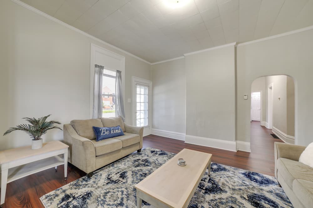Photo of Livingroom in Uniontown