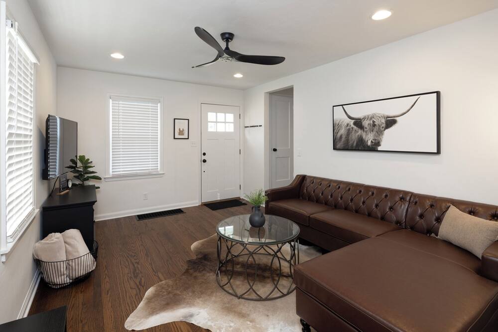 Photo of Livingroom in Hamilton