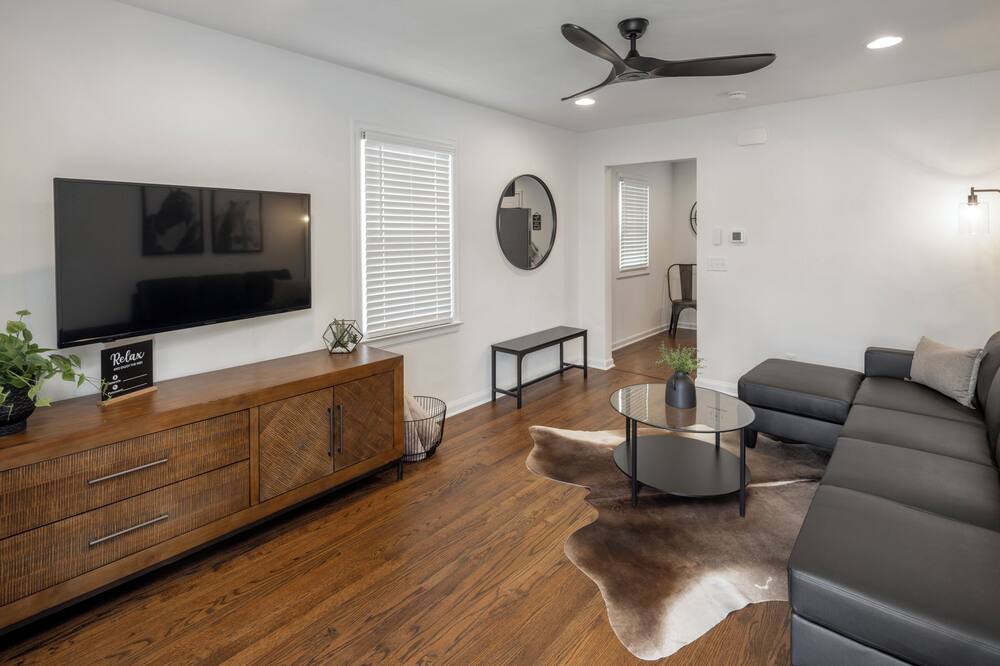 Photo of Livingroom in Hamilton