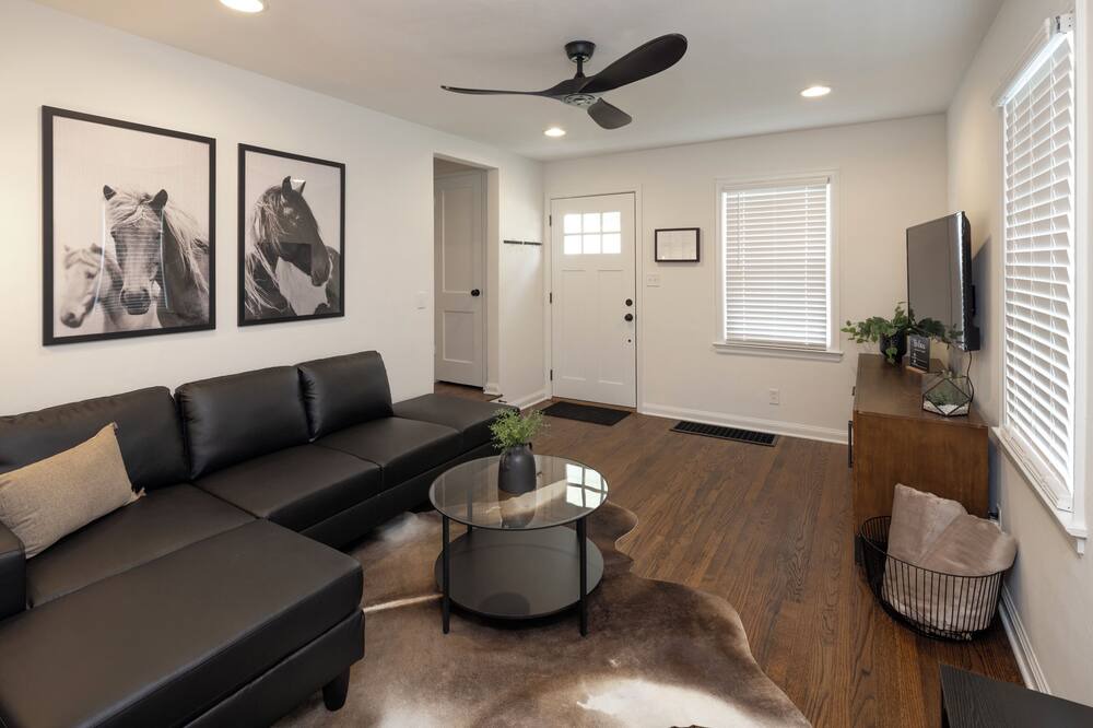 Photo of Livingroom in Hamilton