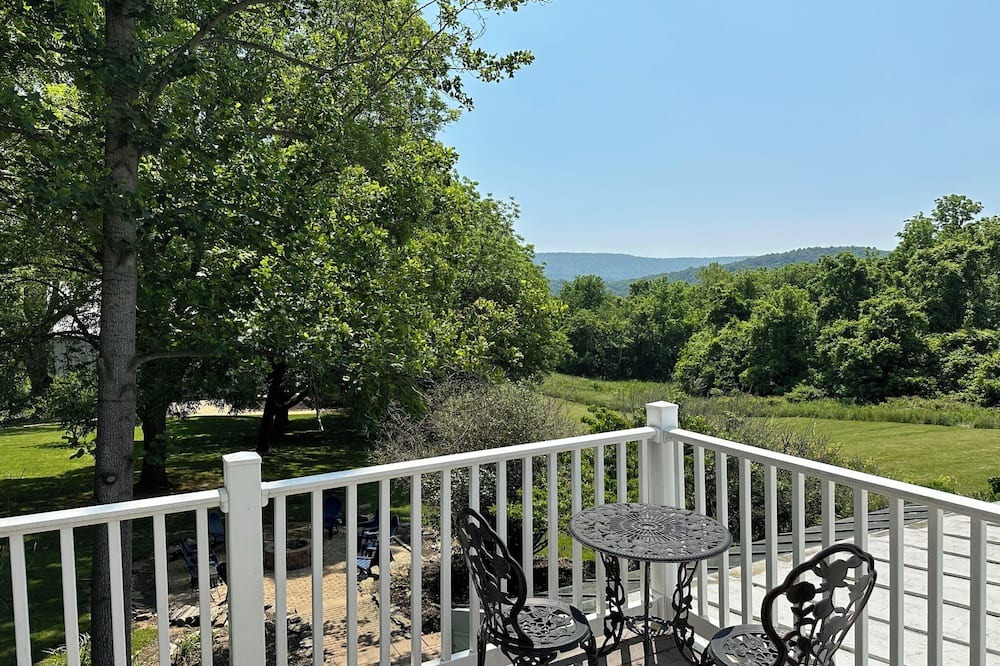 Photo of Outdoor in Bakerton
