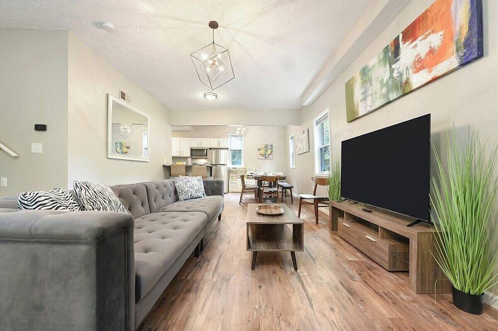 Photo of Livingroom in East Liberty