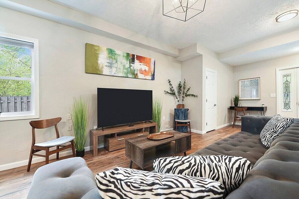 Photo of Livingroom in East Liberty