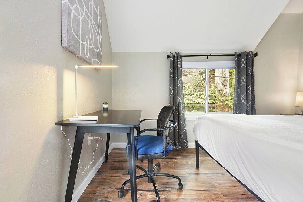 Photo of Bedroom in East Liberty