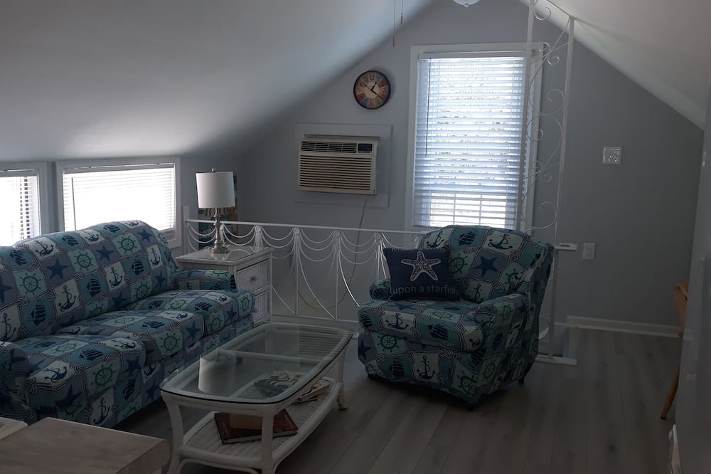 Photo of Livingroom in Cape May Court House
