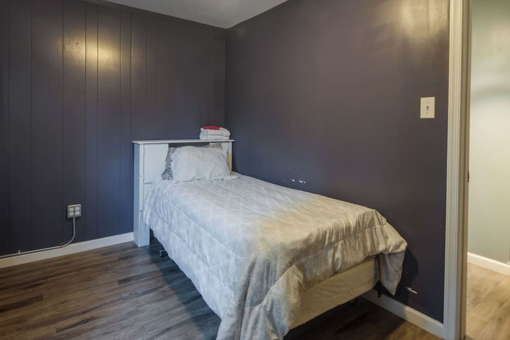 Photo of Bedroom in Clinton