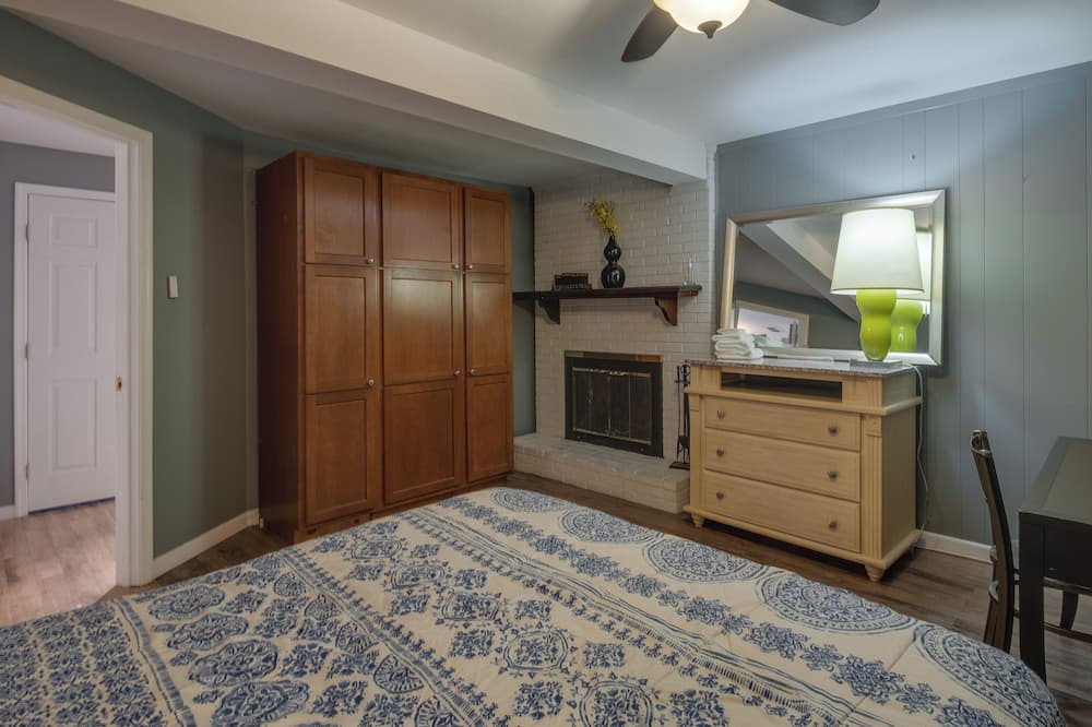 Photo of Bedroom in Clinton