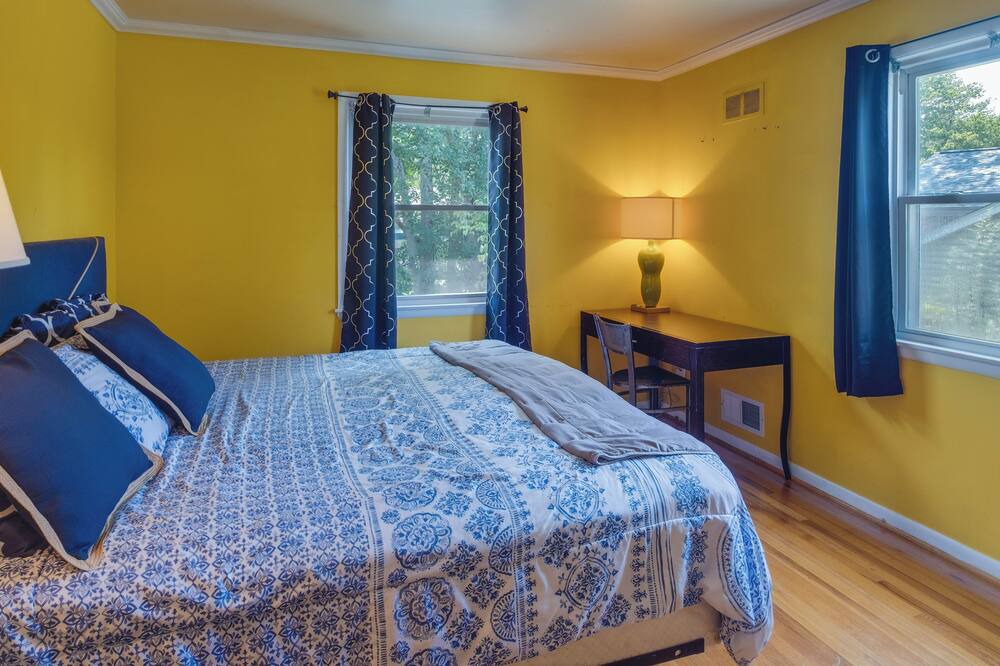 Photo of Bedroom in Clinton