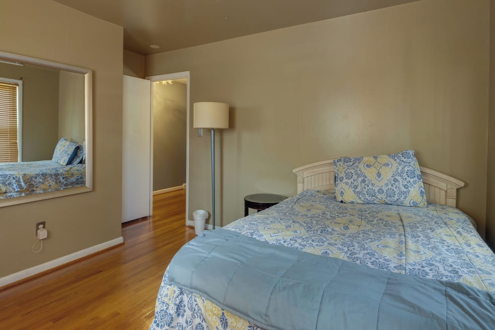Photo of Bedroom in Clinton