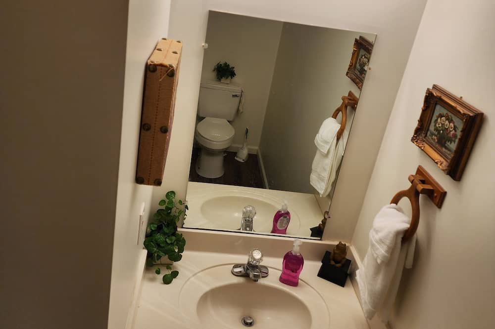 Photo of Bathroom in Greene County