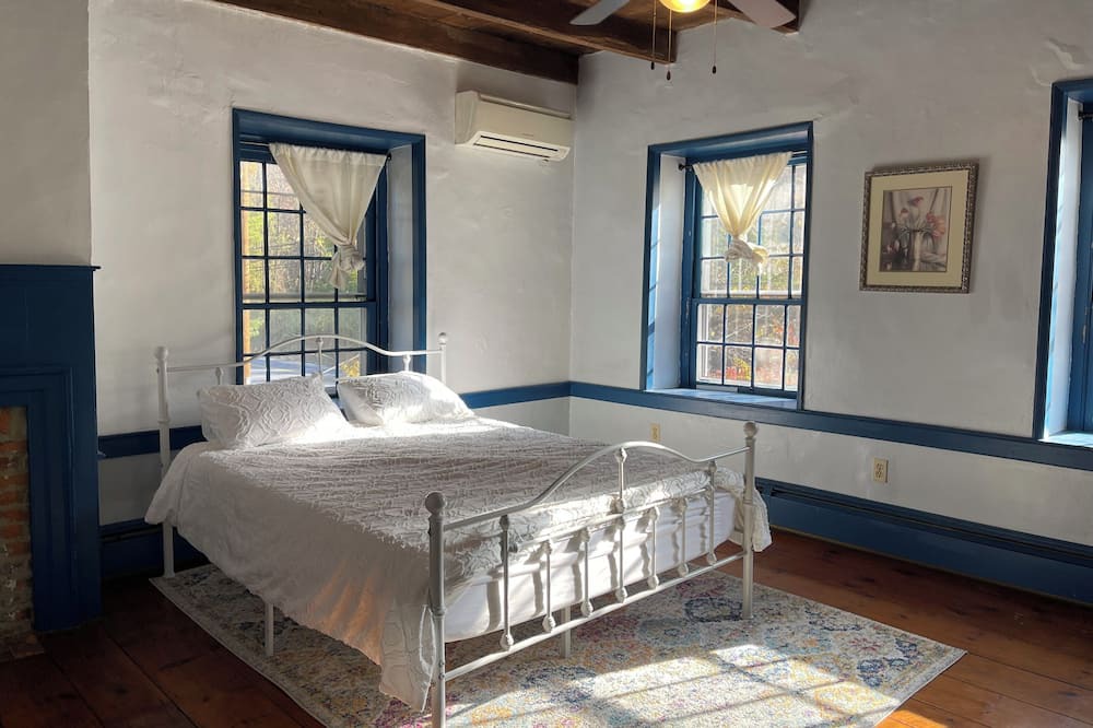 Photo of Bedroom in Lenhartsville