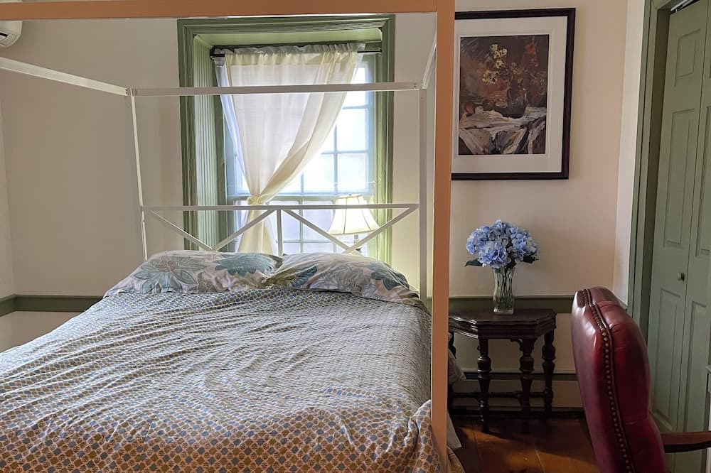 Photo of Bedroom in Lenhartsville