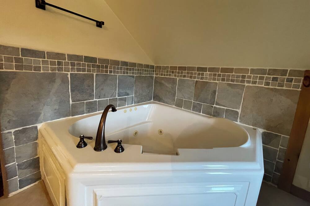 Photo of Bathroom in Lenhartsville