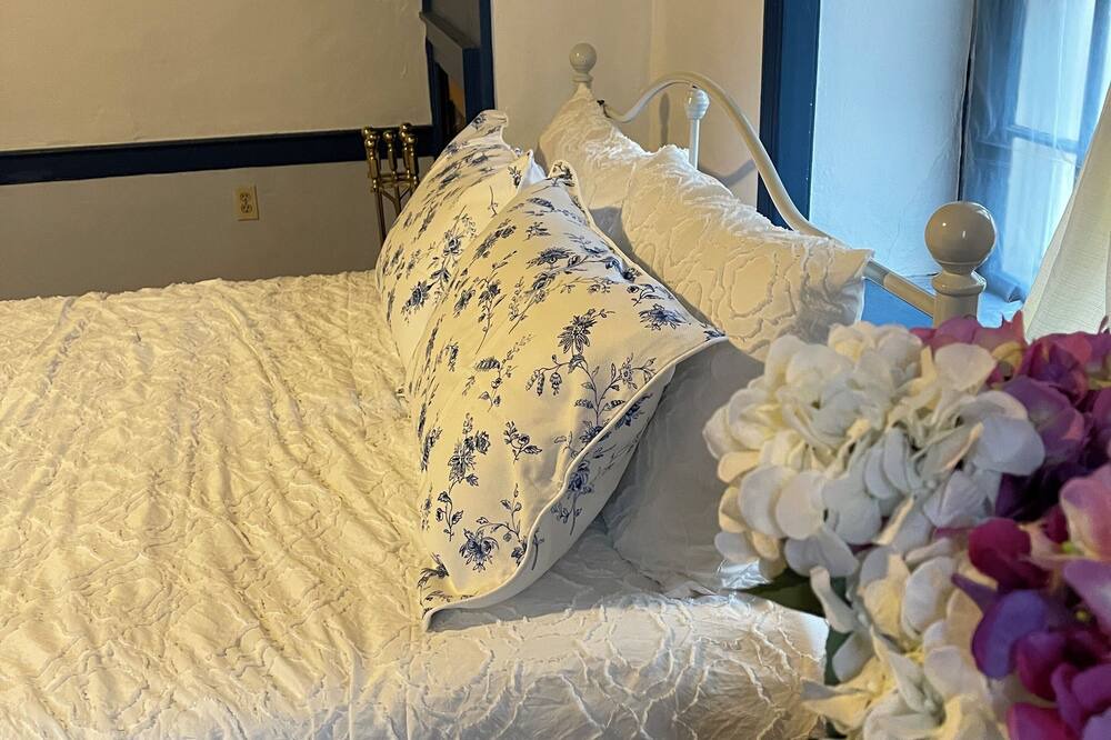 Photo of Bedroom in Lenhartsville
