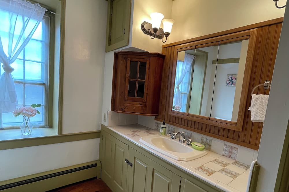 Photo of Bathroom in Lenhartsville