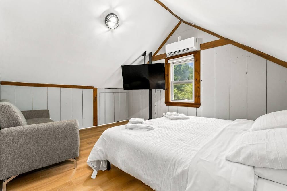 Photo of Bedroom in Mayo