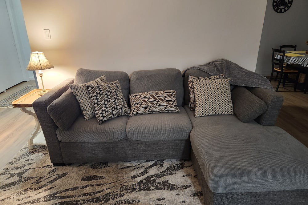 Photo of Livingroom in Neptune City