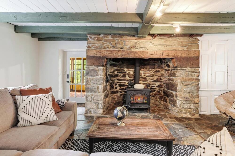 Photo of Livingroom in Round Hill