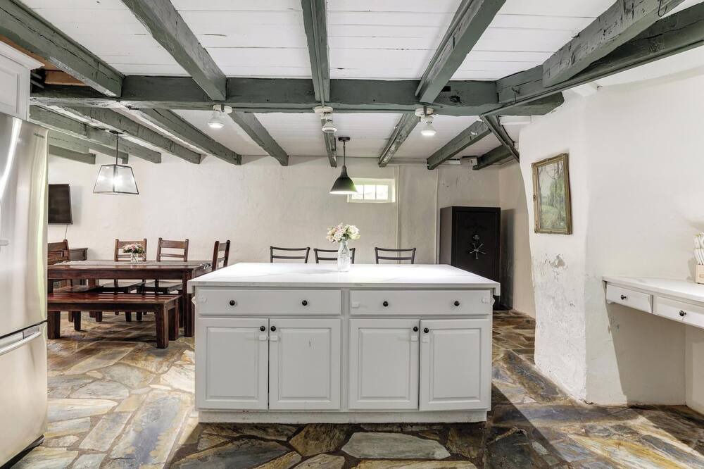 Photo of Bathroom in Round Hill
