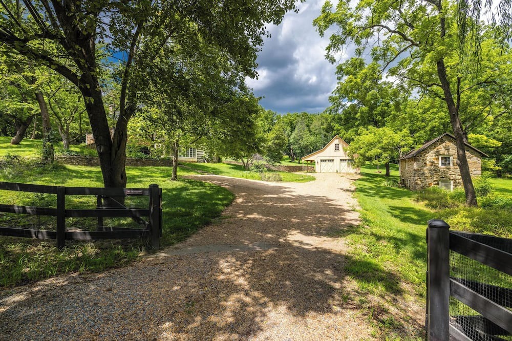 Photo of Outdoor in Round Hill