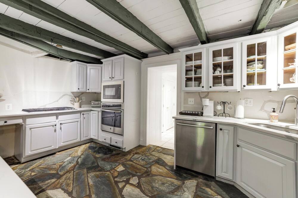 Photo of Kitchen in Round Hill