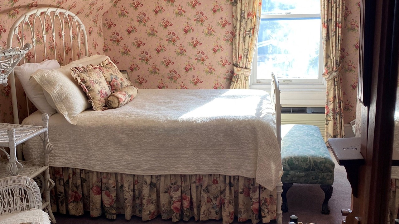 Photo of Bedroom in East Liverpool