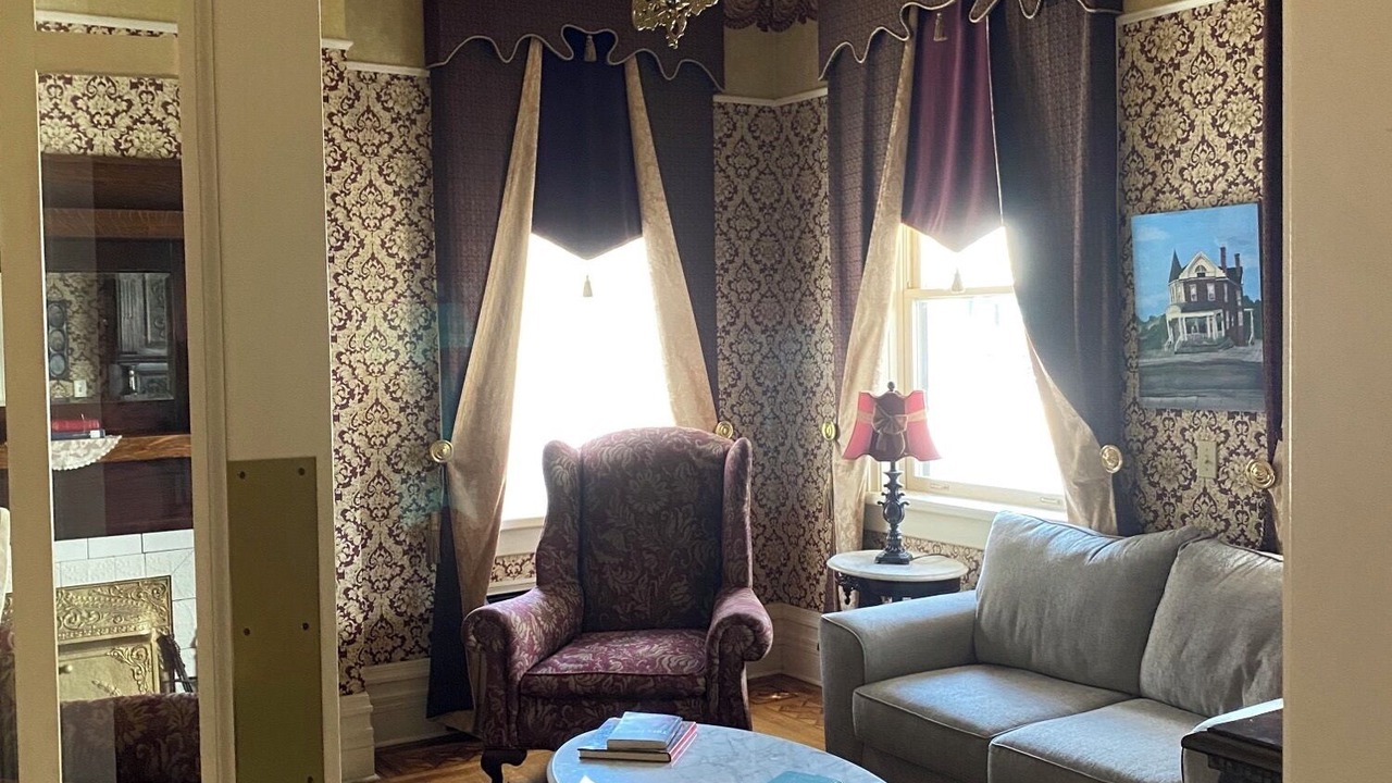 Photo of Livingroom in East Liverpool