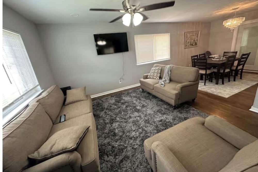 Photo of Livingroom in Lochearn