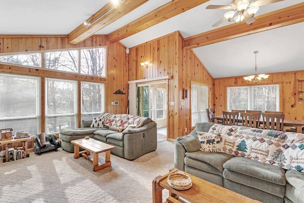 Photo of Livingroom in Champion